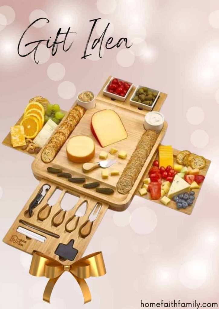 First Time Christmas Present: Classic Cheese Board Gift Set