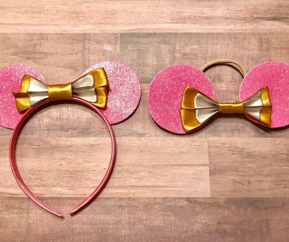 Disney ears have never looked this cute! DIY this headband using our easy tutorial for your kids outfit. You'll love making this Sleeping Beauty glitter headband. #Disney #DisneyEars #DIY #SleepingBeauty #DisneyPrincess