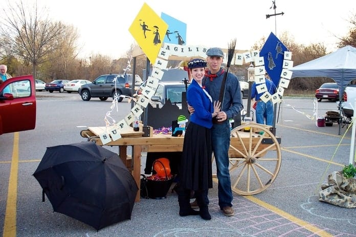 Marry Poppins trunk or treat display