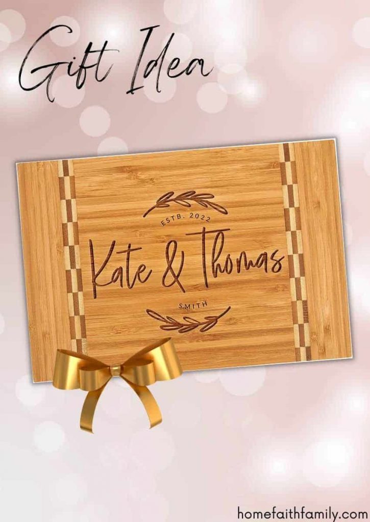 Personalized Gift: Cutting Board
