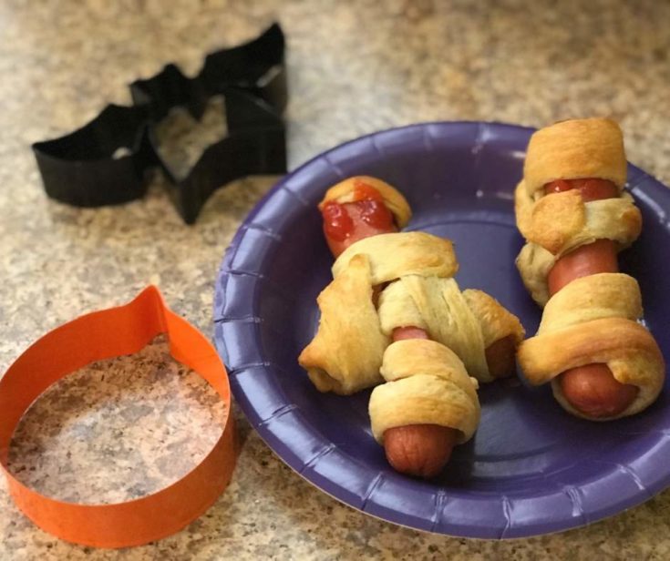 Your mummy hot dogs will be everyone's favorite Halloween food! This idea is simple to make, requires only 2-ingredients, and is one of the best Halloween food ideas for kids and adults alike. Bring your Halloween food to life with this easy to make appetizer. Keep reading to start cooking. #Halloween #Halloweenfood #yummy #food #eats | Halloween food kids, Halloween recipes, Halloween recipes ideas food, kids Halloween food, easy Halloween food appetizers