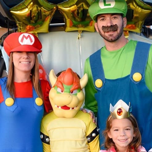 super mario brothers and bowser trunk or treat idea